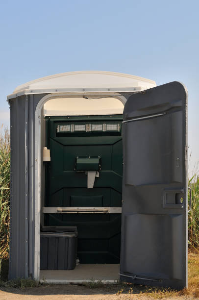 Best Porta potty delivery and setup  in Midway, AR